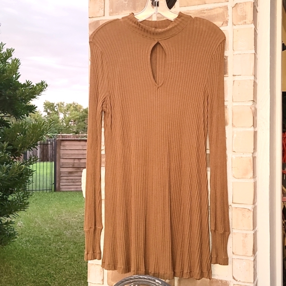 tunic with keyhole